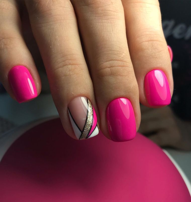 Gel Polish Komilfo Deluxe Series D174 (bright, intense pink, neon), 8 ml.