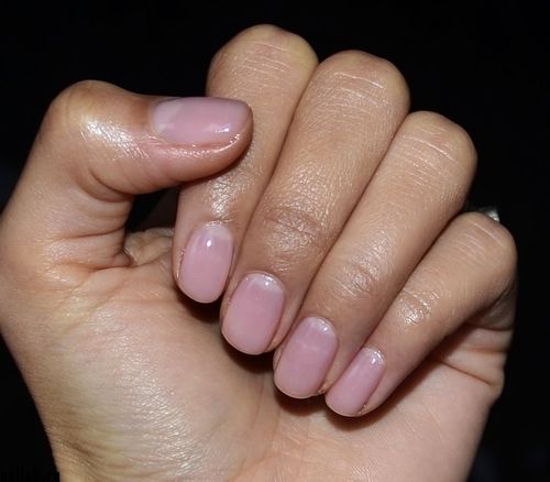 Lacquer CND Vinylux Weekly Polish - Beau (103) (pale pink with a slight purple tint), 15 ml