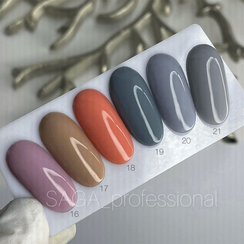 SAGA professional COLOR BASE with brush 17 (beige), 9 ml