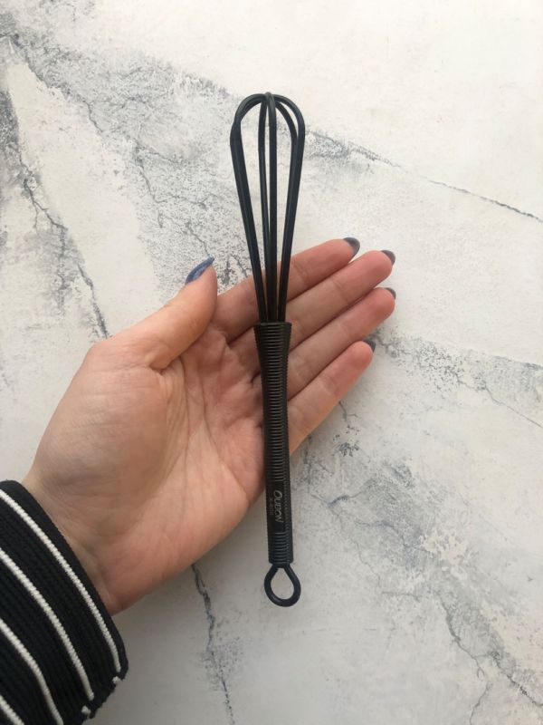 Mixing whisk, black
