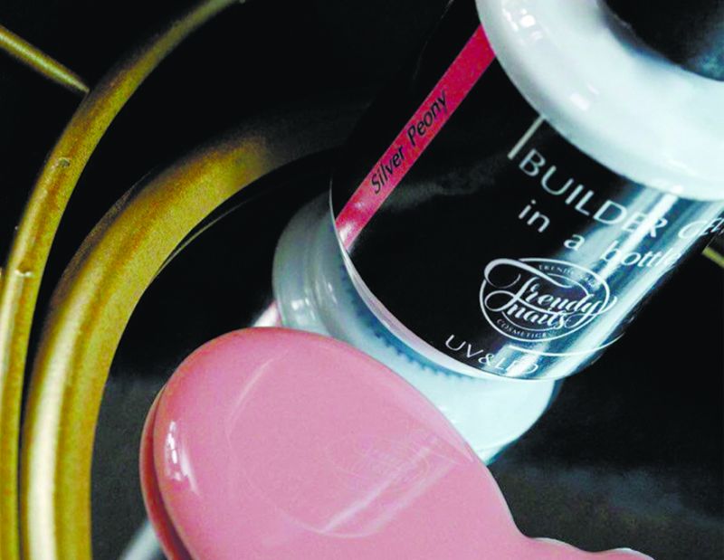 Trendy Nails Builder Gel in a bottle Silver Peony (розово-бежевый), 15 мл