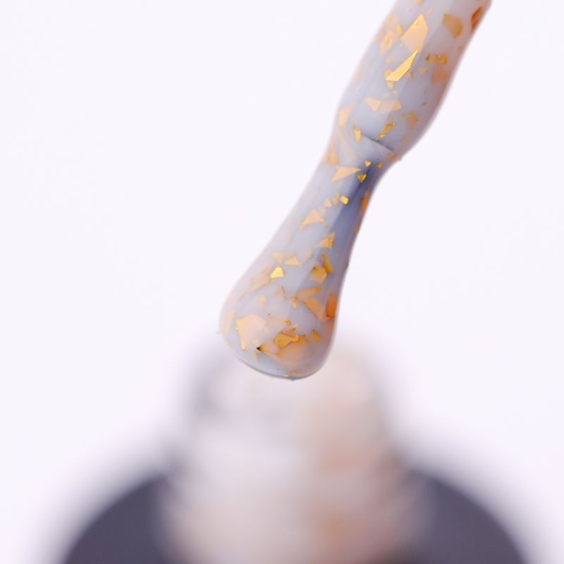SAGA professional LEAF BASE 4 (milky with gold leaf), 8 ml