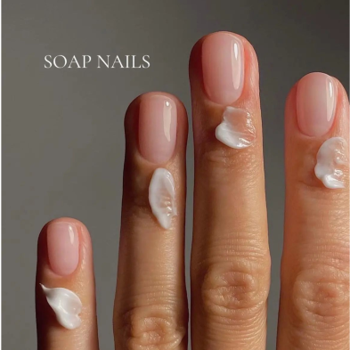 Soapy nails и молочный маникюр как главный clean-тренд сезона
