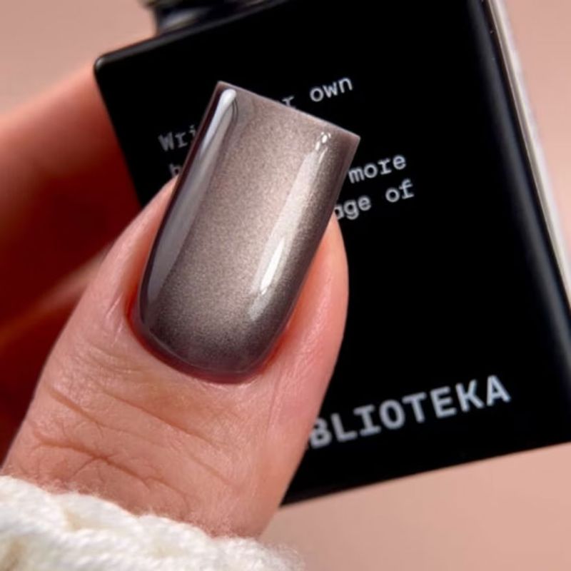 BIBLIOTEKA Гель-лак Котяче око Cat Eye № 01 Moon Dust - холодне сріблясте сяйво, 10 мл