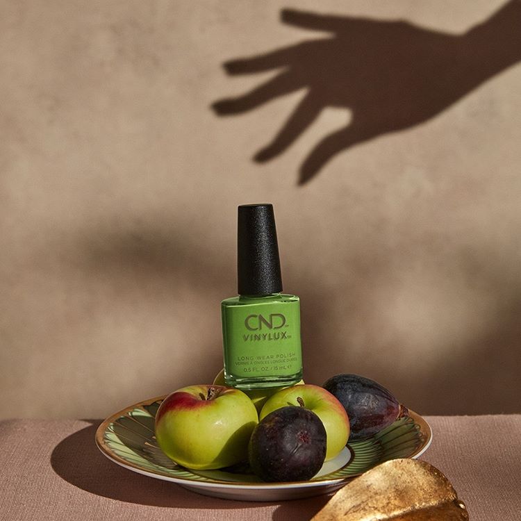 Varnish CND Vinylux - Crisp Green (363) (light green, enamel), 15 ml